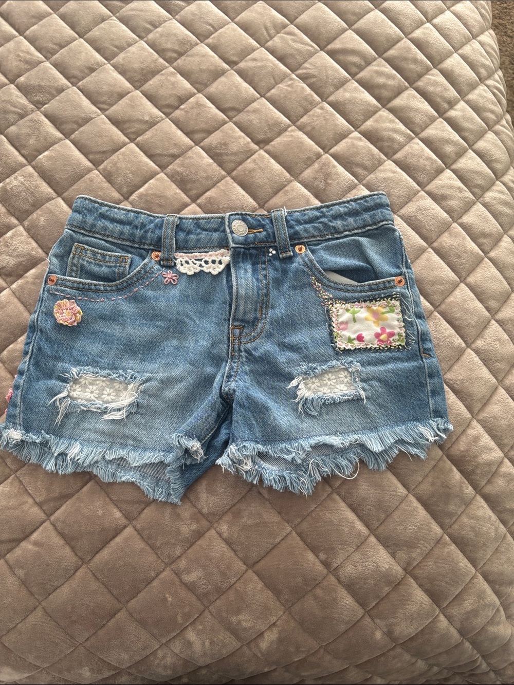 Cat & Jack Blue Denim Embroidered Girls' Shorts “Lazy Daisy”